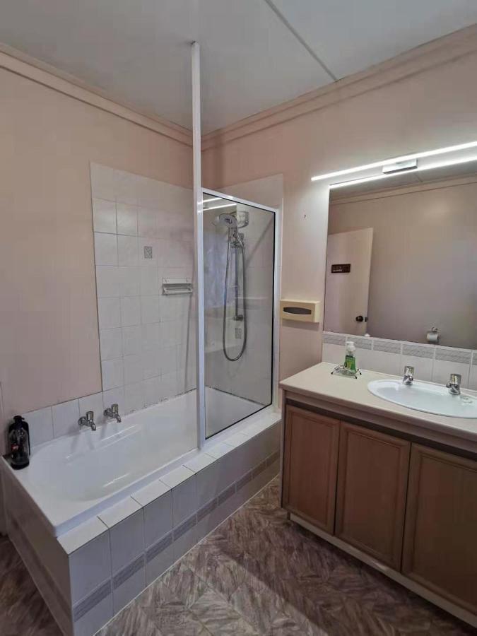 Large Private Room In Modern Stylish House Дюндин Екстериор снимка